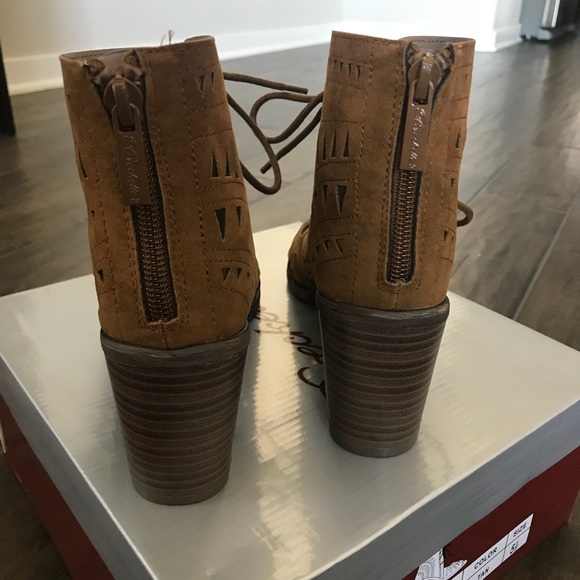 Laser cut out open toe stacked heels - Picture 4 of 5